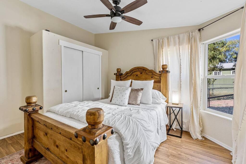 Serene Home- Sleeps 16 - Pet Friendly - Hot Tub - Pool -2 Kitchens! Sedona Exterior photo
